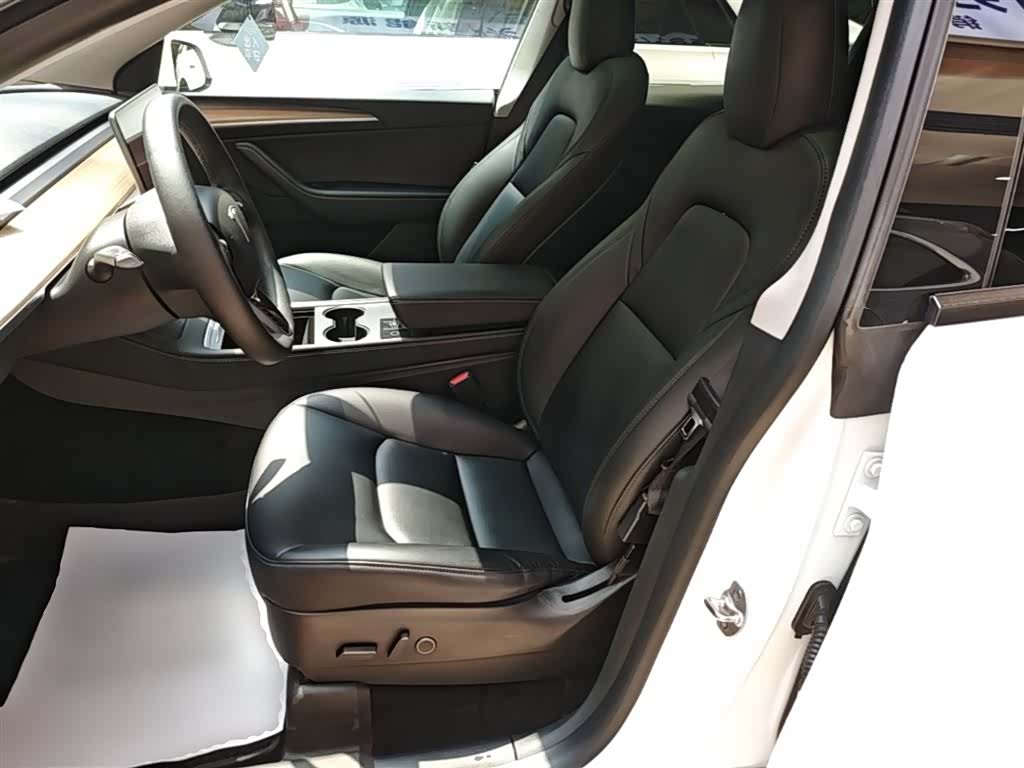 Tesla Model Y, 2022 15