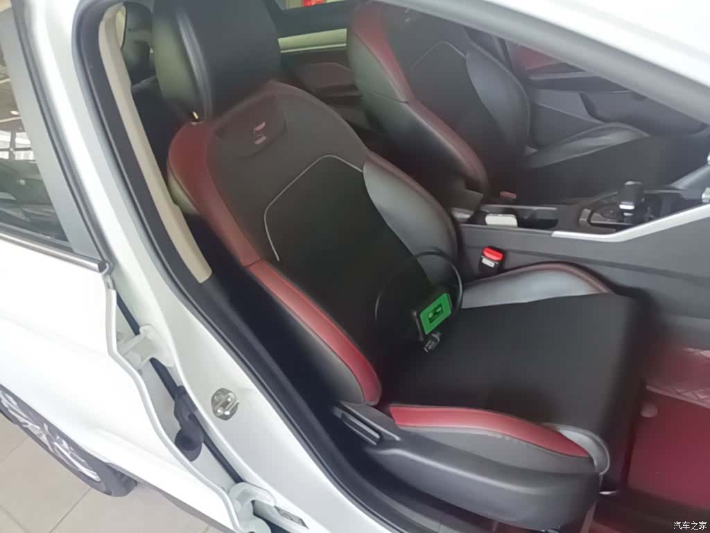Geely Coolray, 2022 25