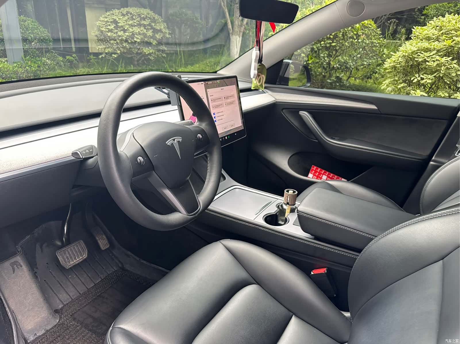 Tesla Model Y, 2024 10