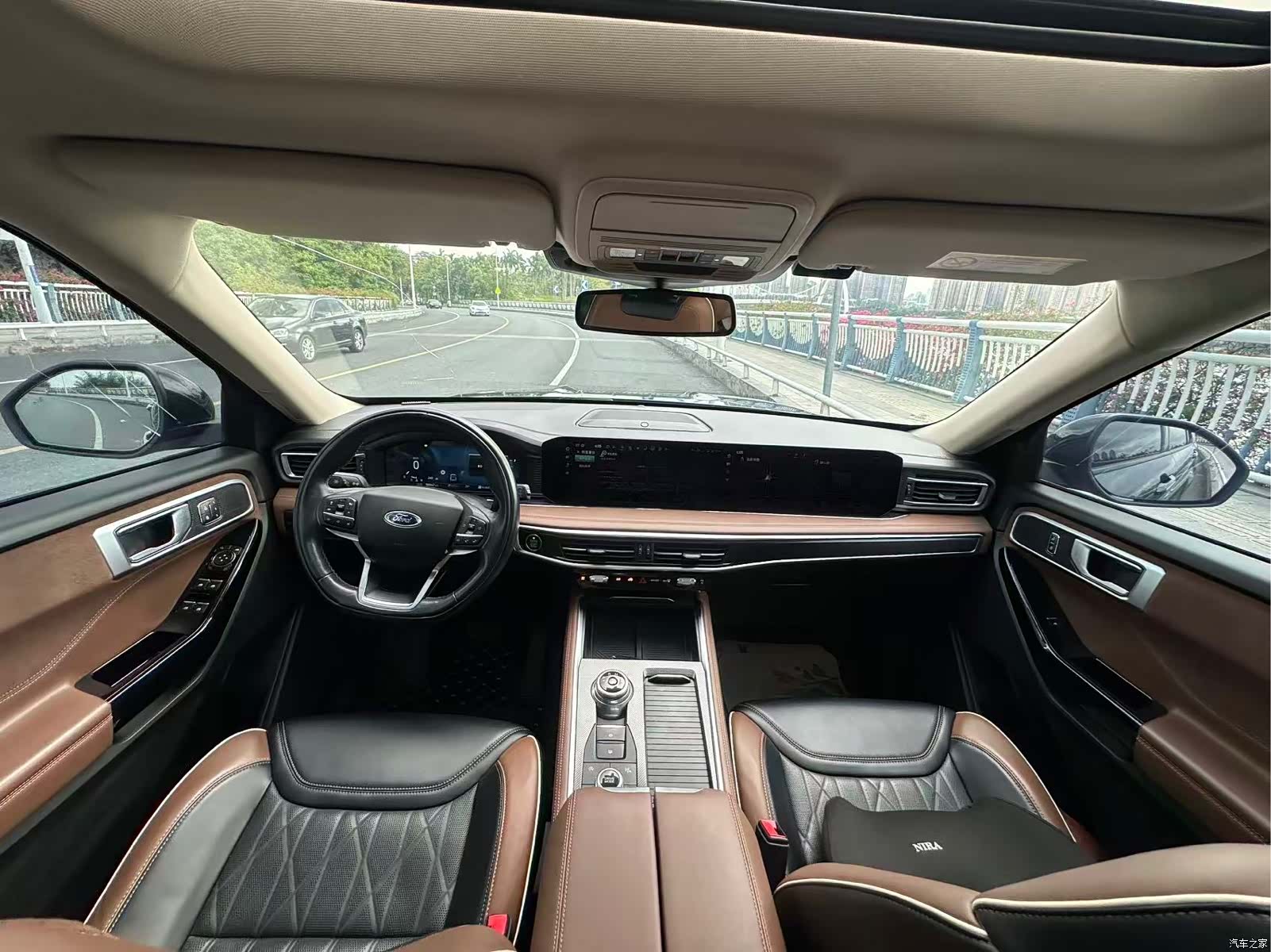 Ford Explorer, 2022 16