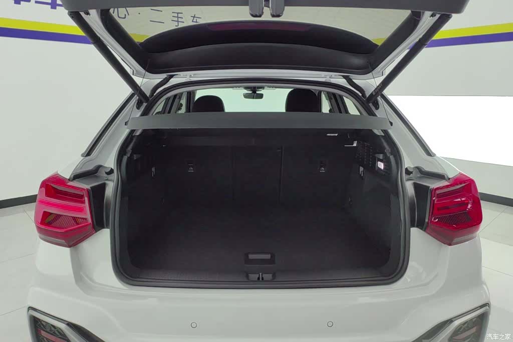 Audi Q2L, 2023 4