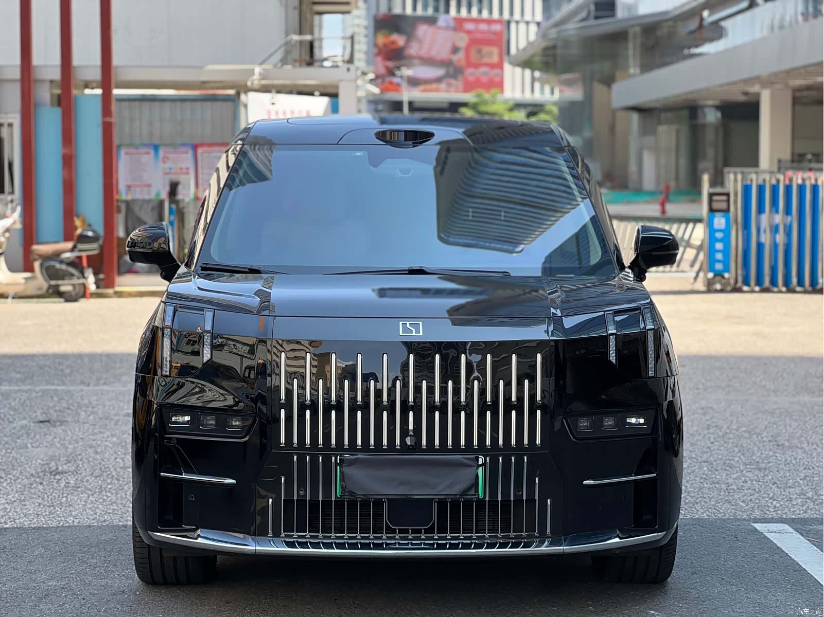 Zeekr 009, 2025 2
