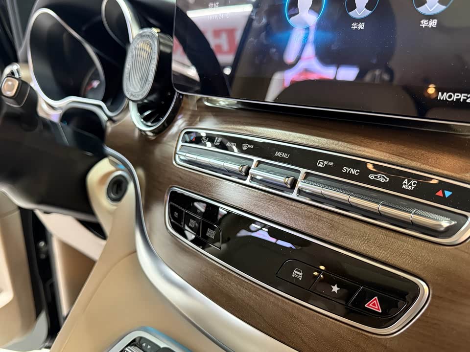 Mercedes-Benz V-class