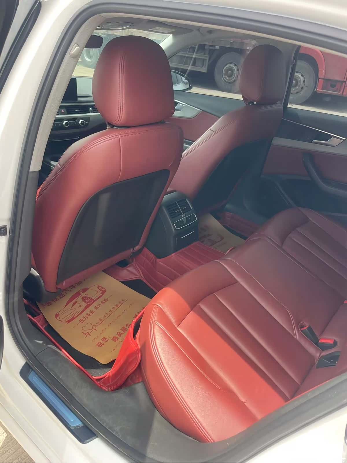 Audi A4L, 2019 все фото