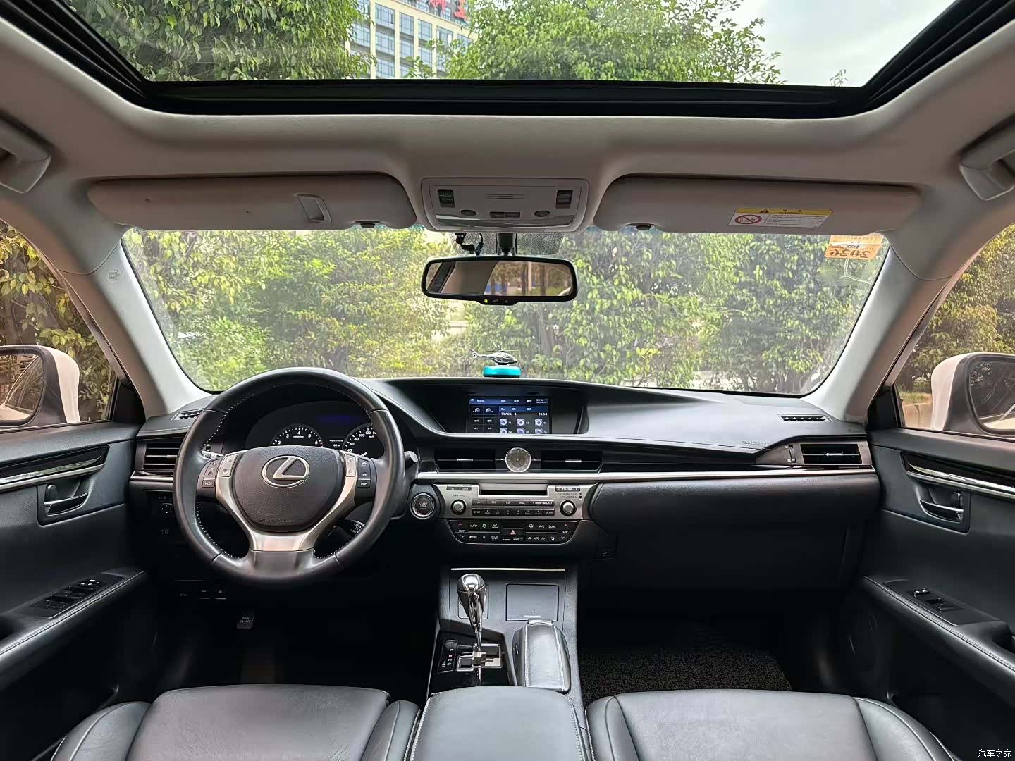 Lexus ES, 2014 4