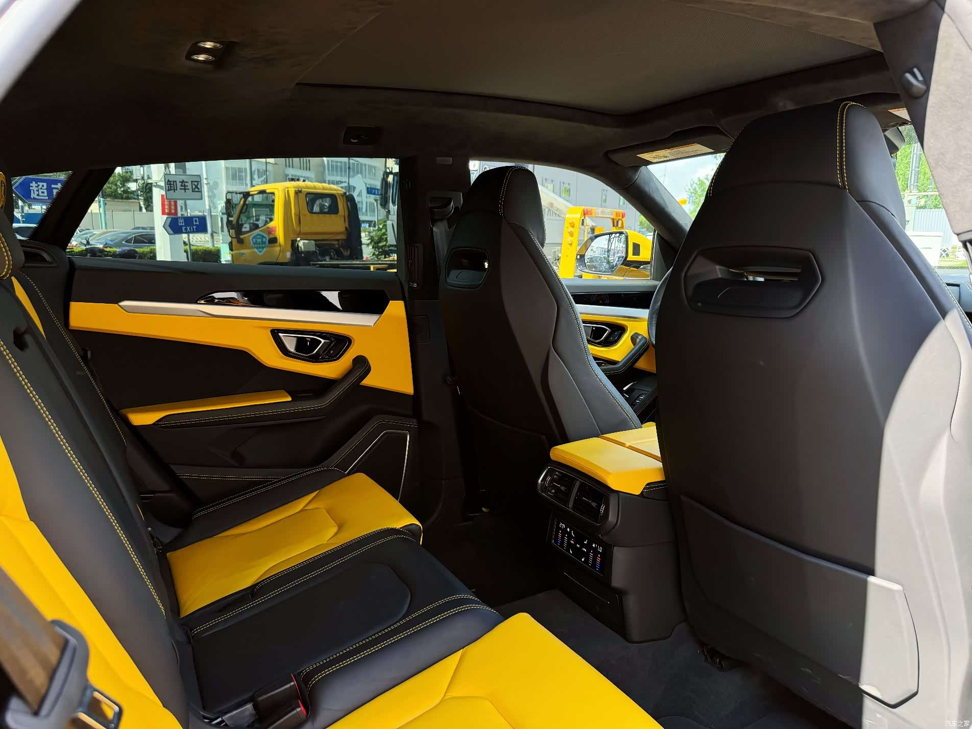 Lamborghini Urus, 2023 все фото