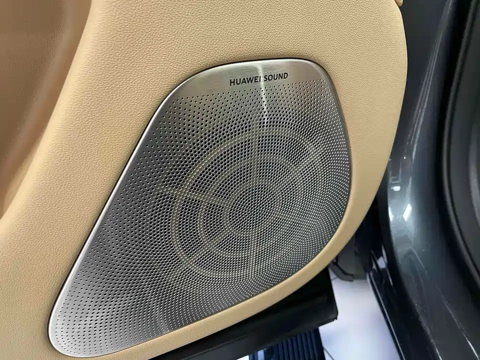 AITO Ask the world M7