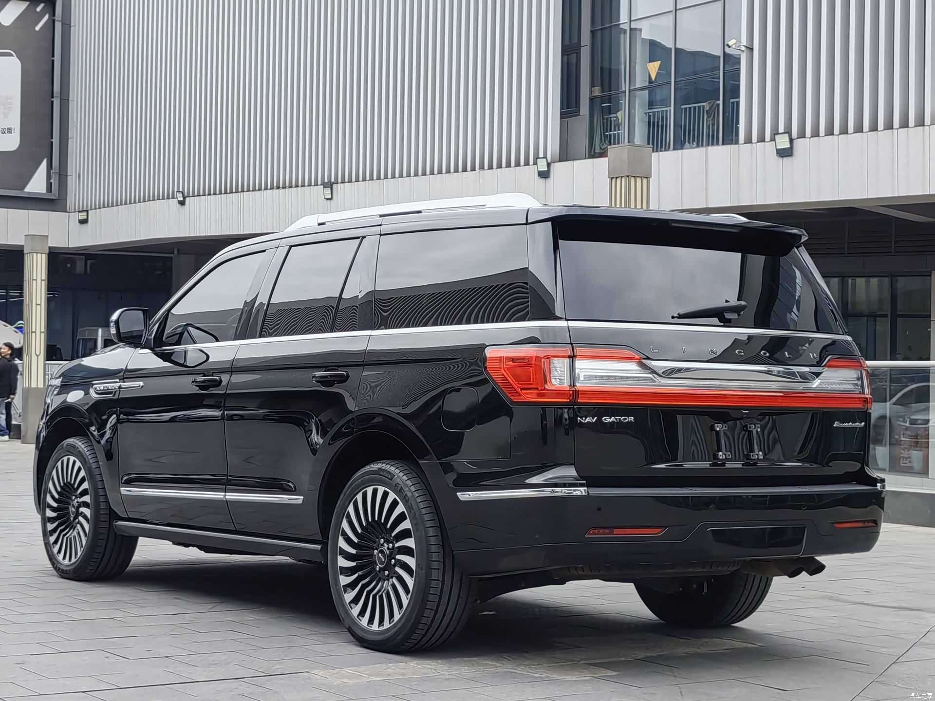 Lincoln Navigator, 2021 все фото