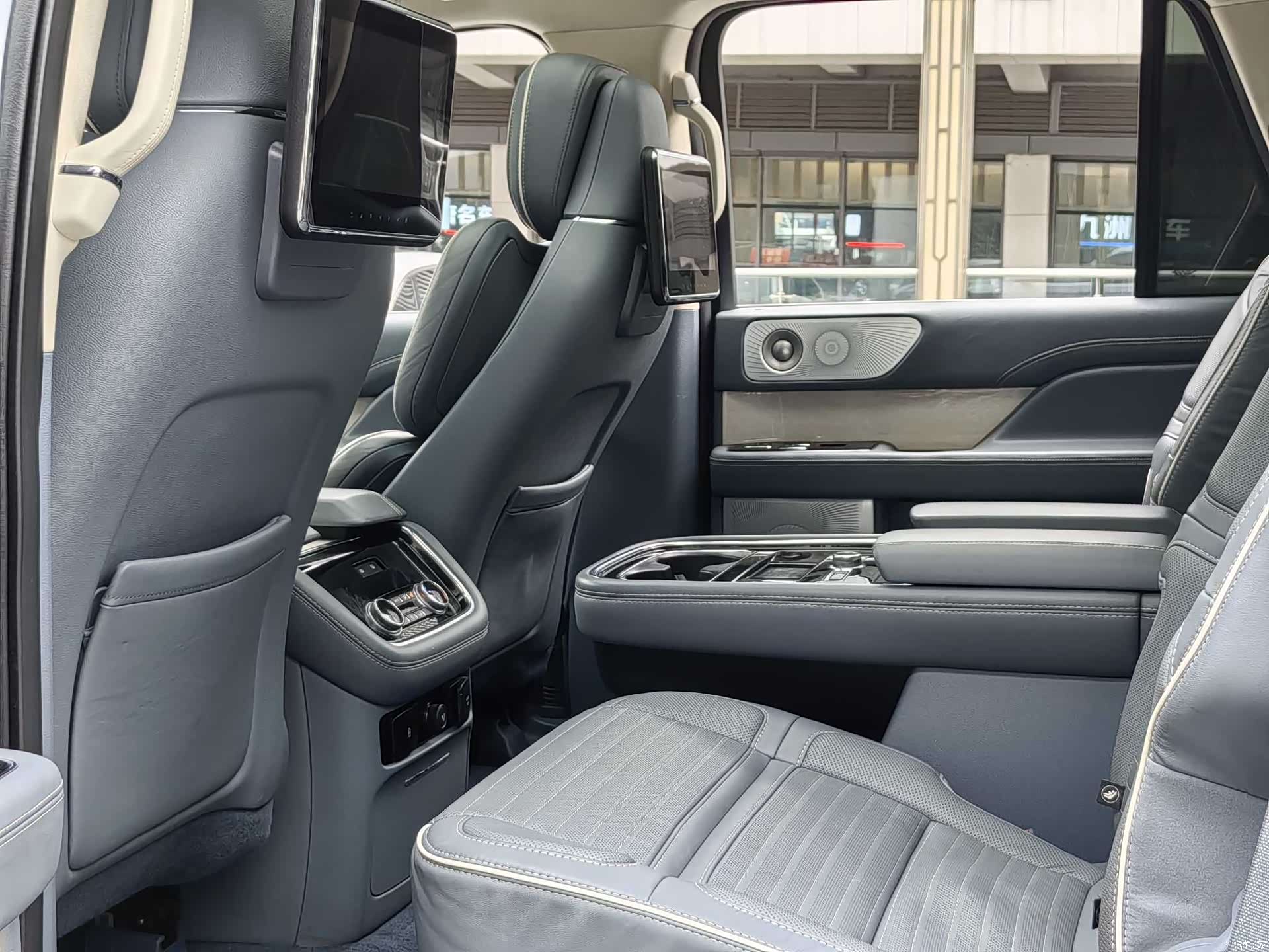 Lincoln Navigator, 2021 16