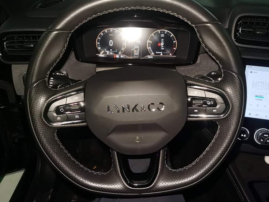 Lynk & Co 03