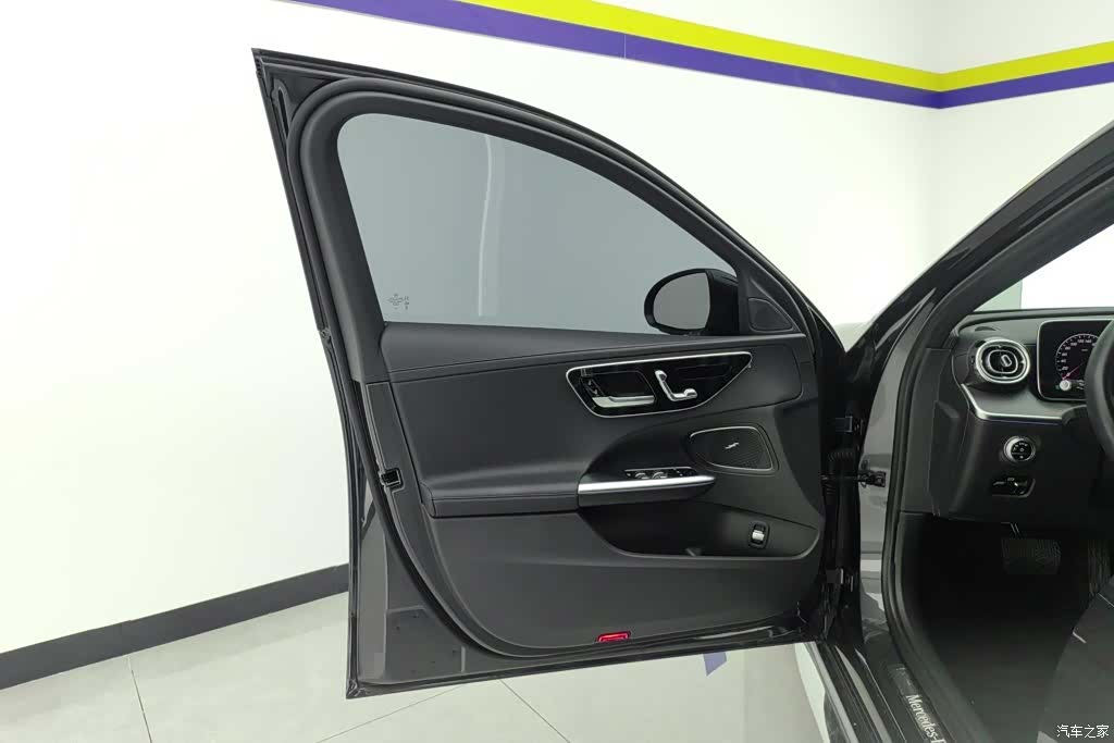 Mercedes-Benz C-Class, 2024 7