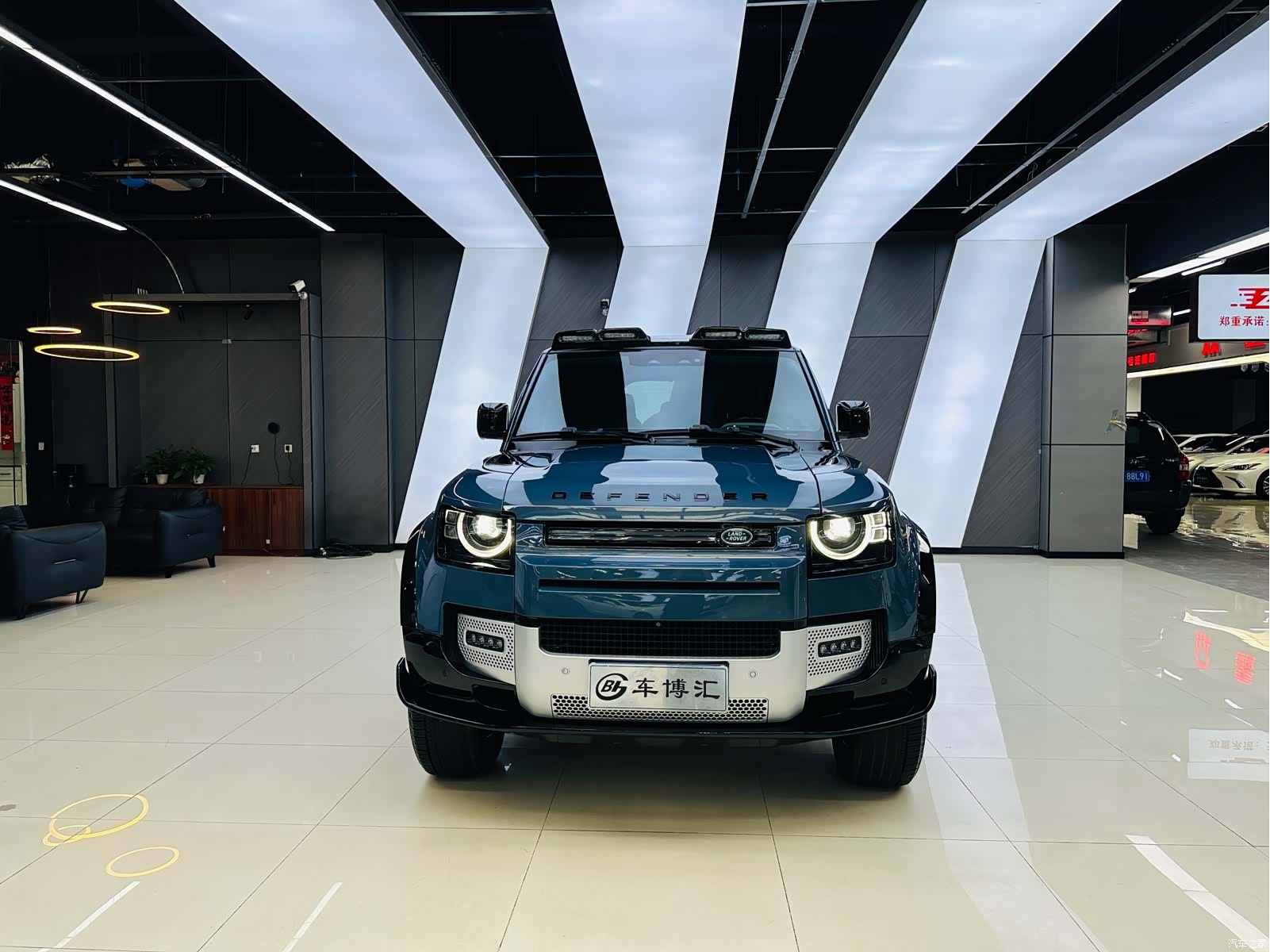 Land Rover Defender, 2021 3