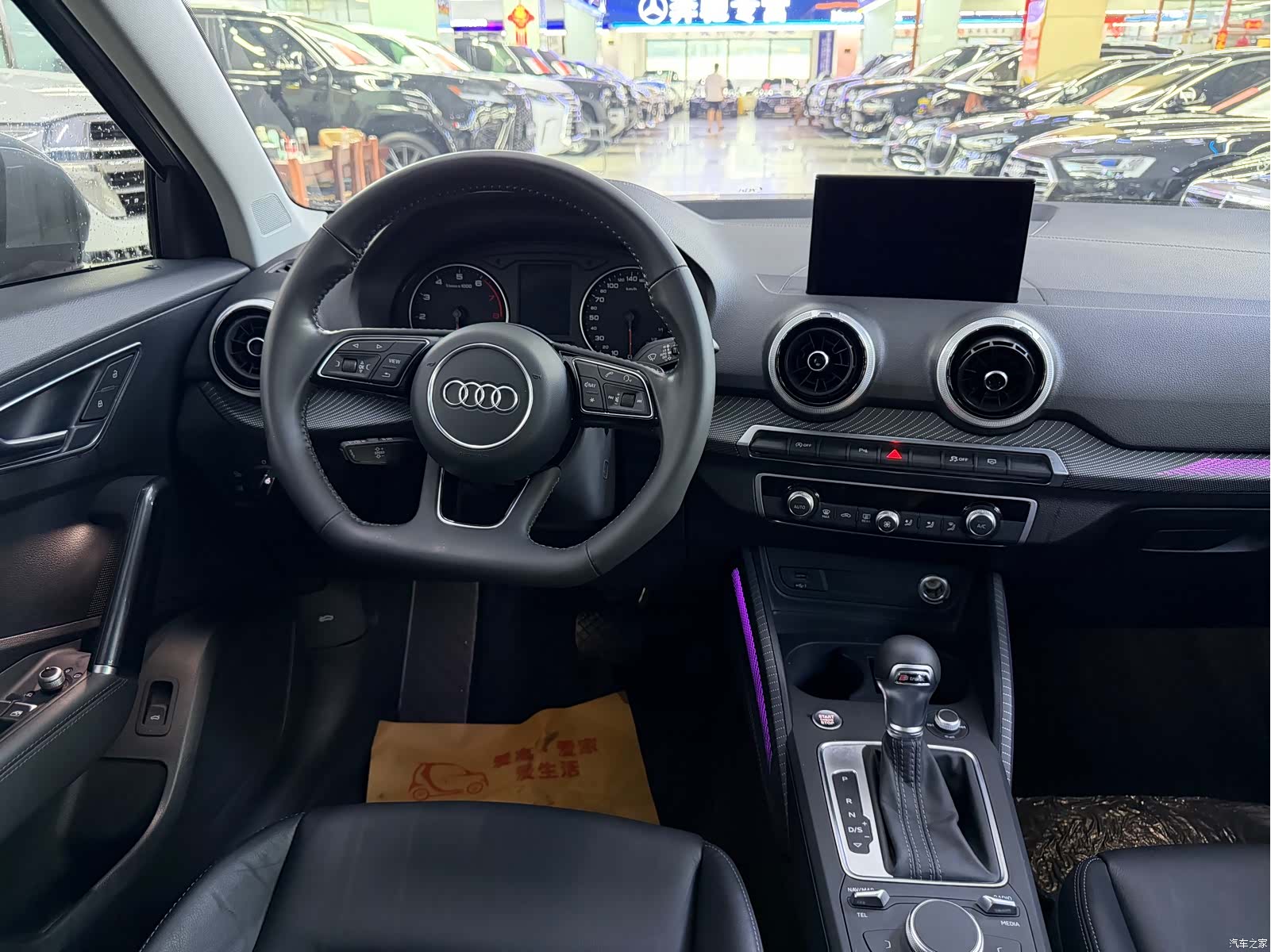 Audi Q2L, 2022 11