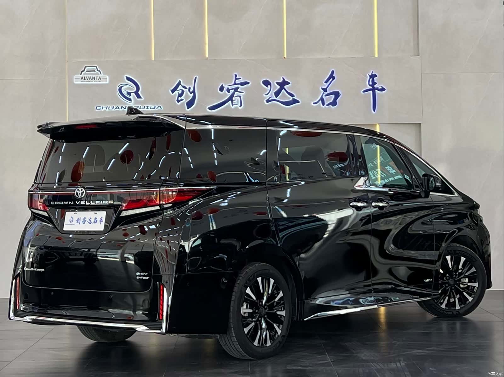 Toyota Vellfire, 2024 3
