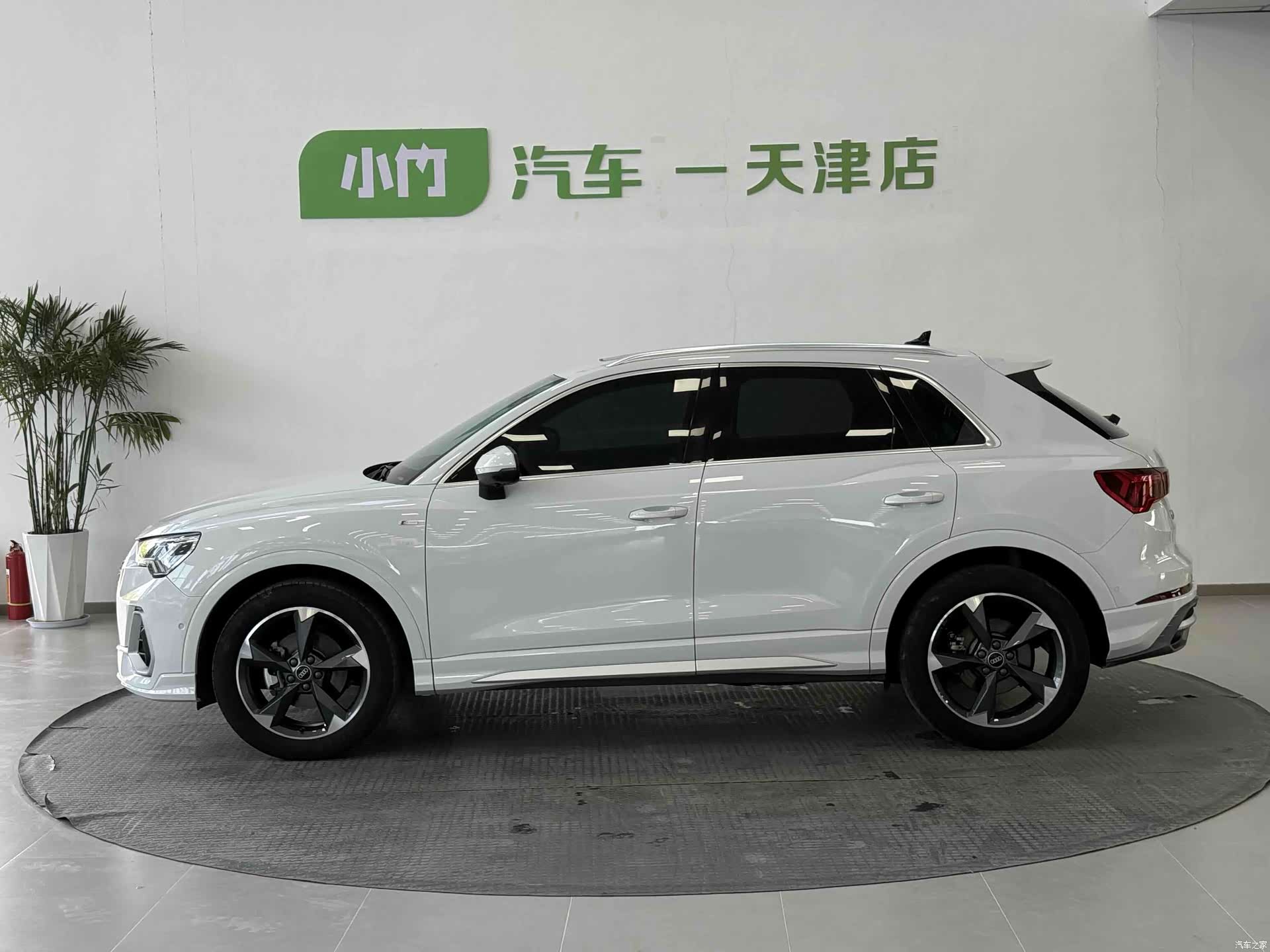 Audi Q3, 2023 3