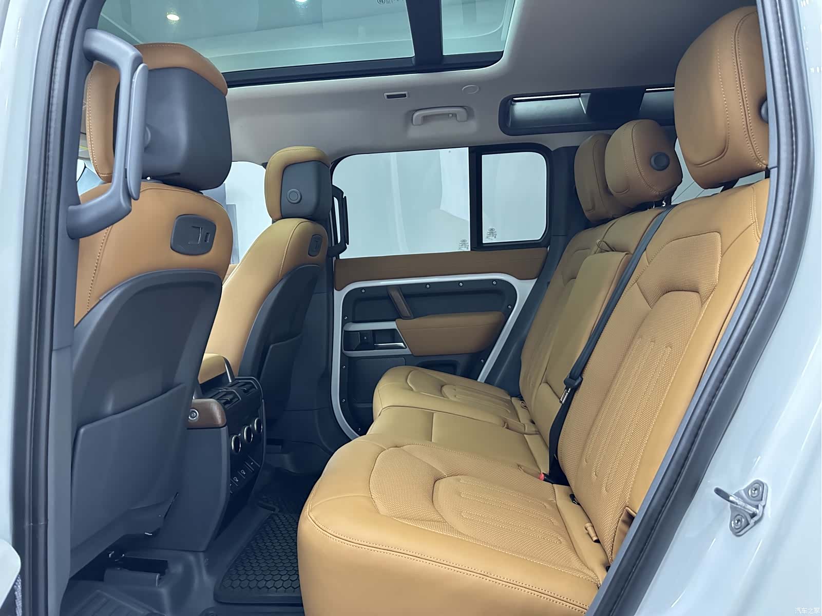 Land Rover Defender, 2021 9