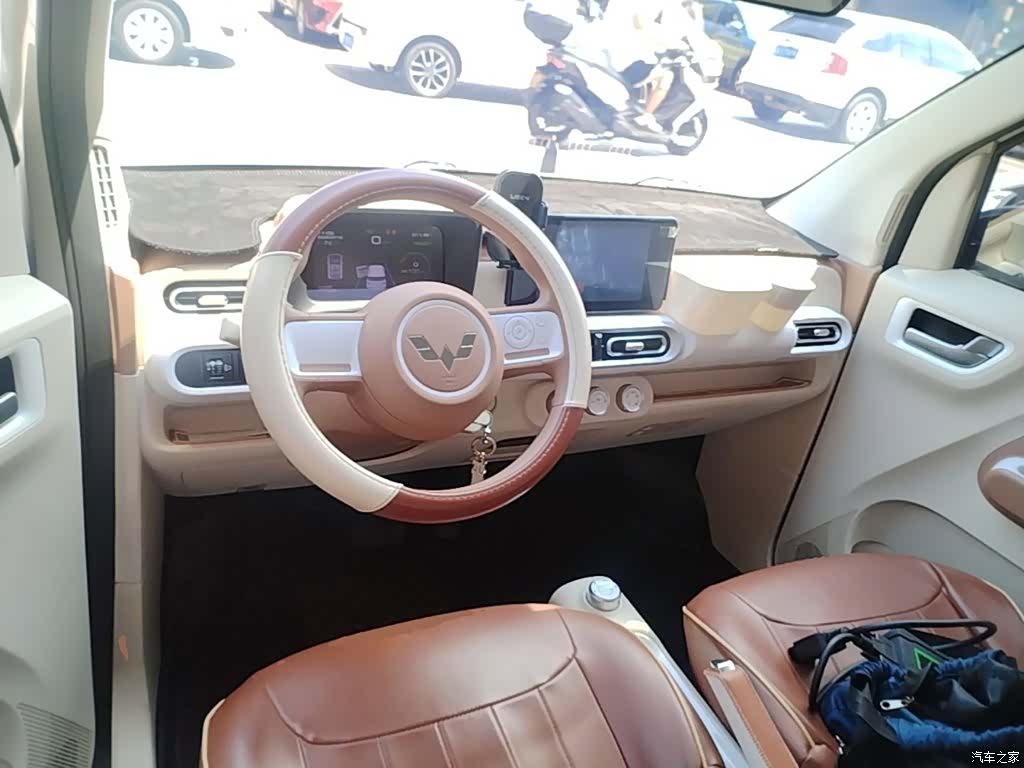 Wuling MINIEV, 2024 10