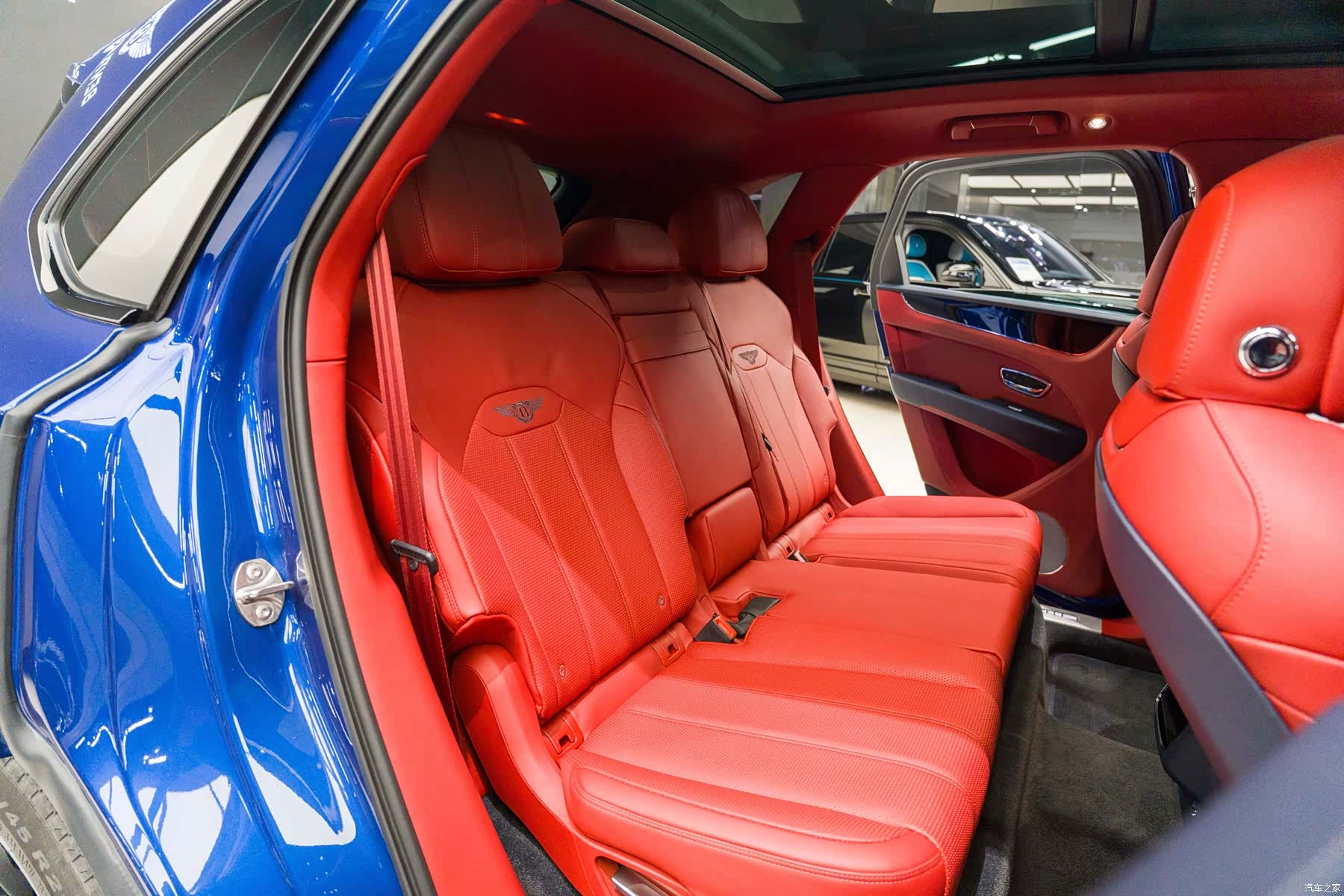 Bentley Bentayga, 2021 10