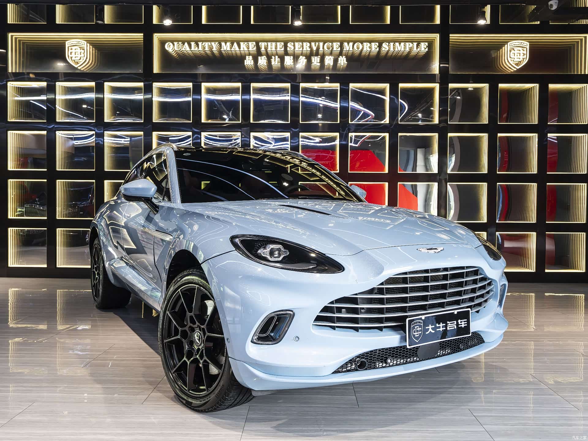 Aston Martin DBX, 2022 3