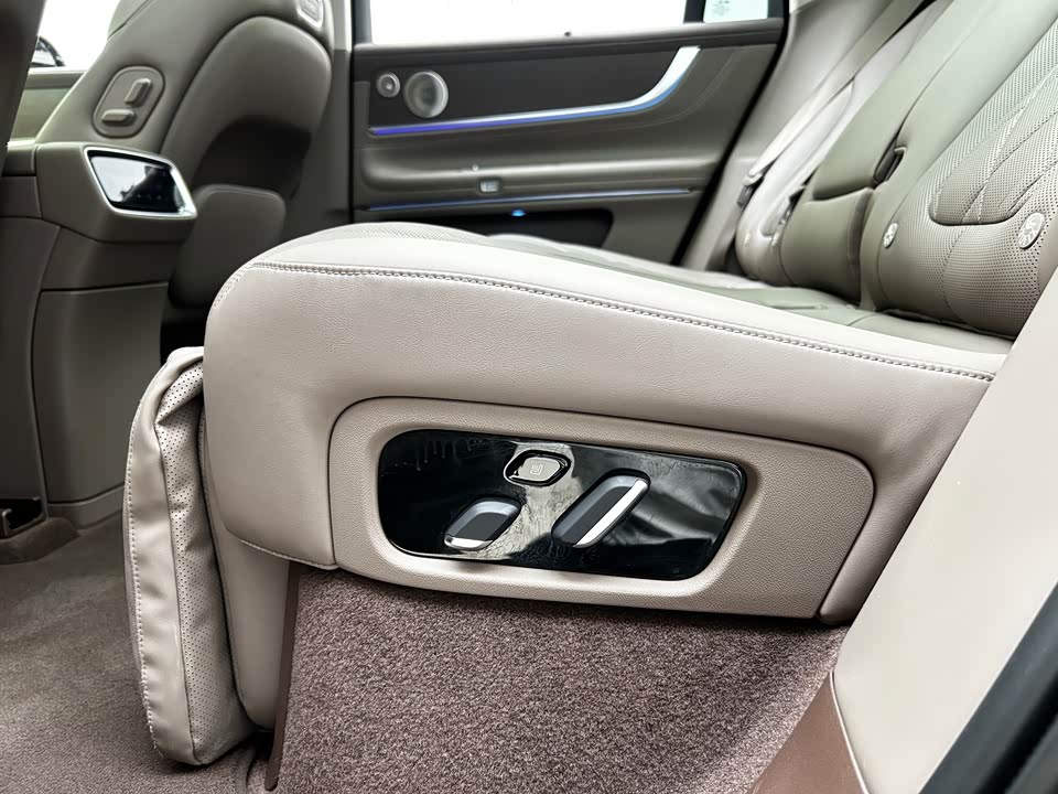 AITO Ask the world M9