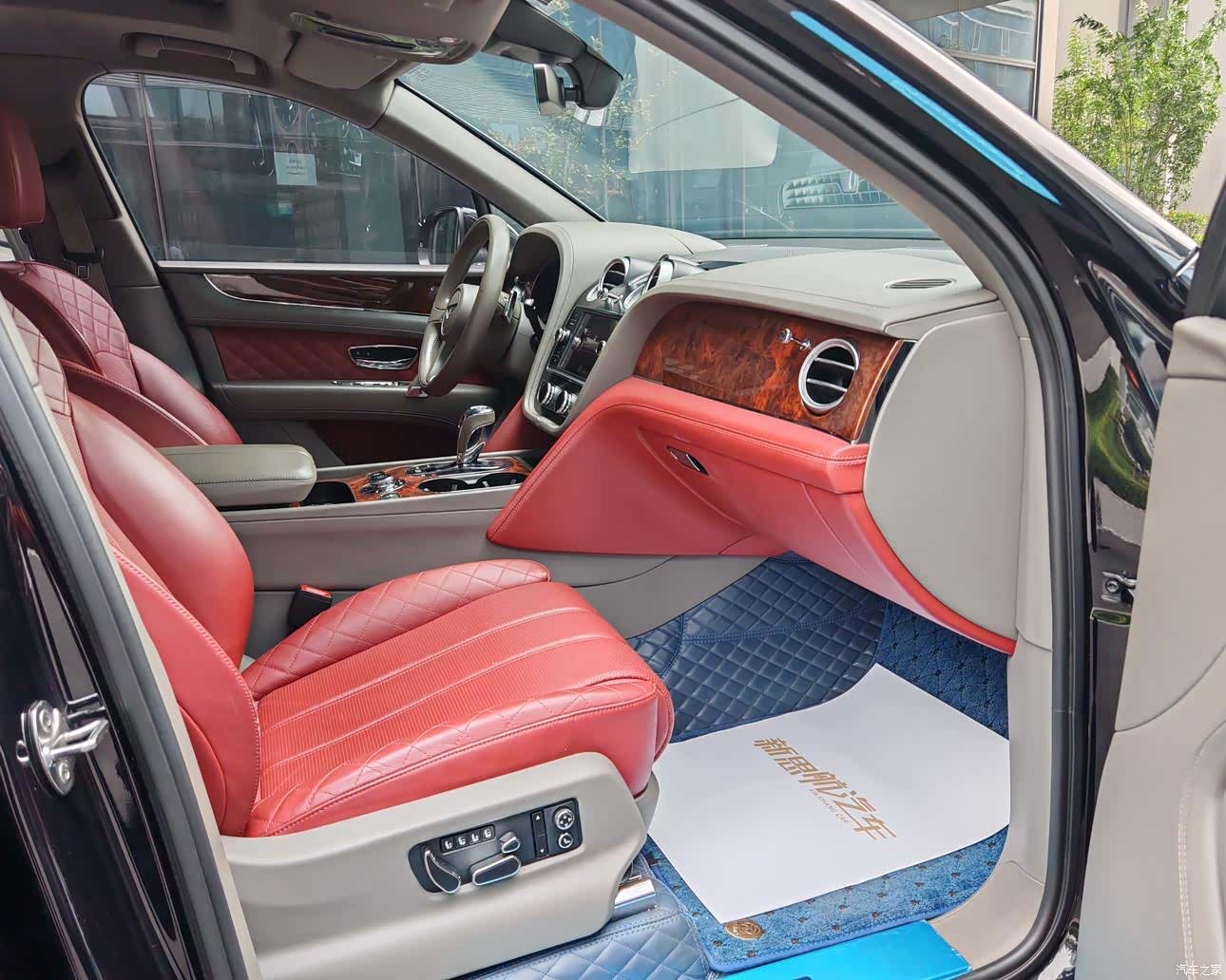 Bentley Bentayga, 2019 8