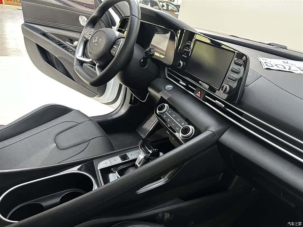 Hyundai Elantra, 2022 16