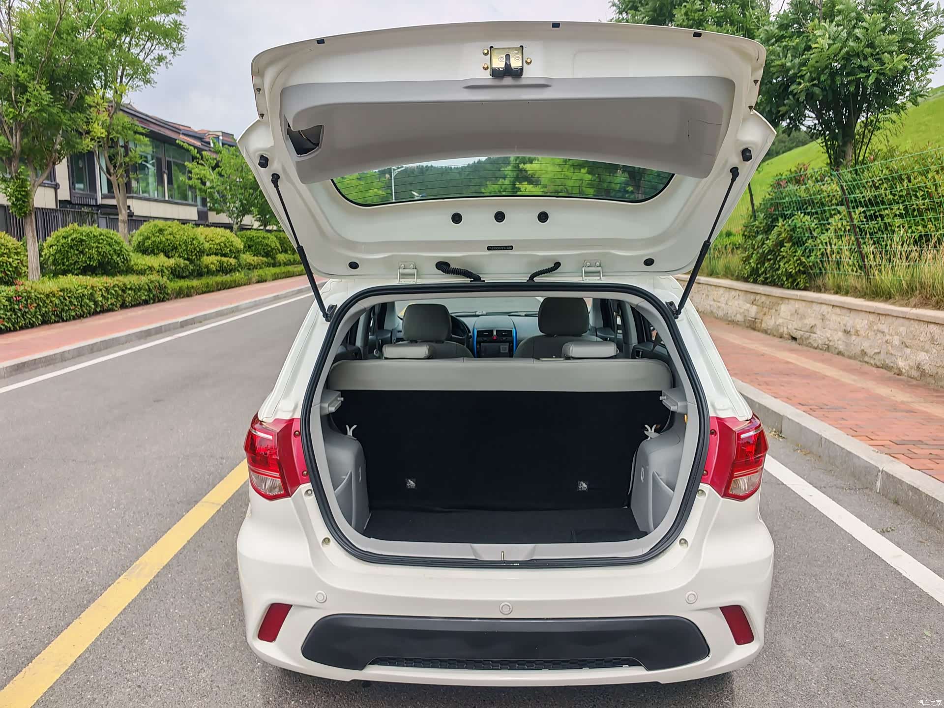 BAIC EV160, 2015 28