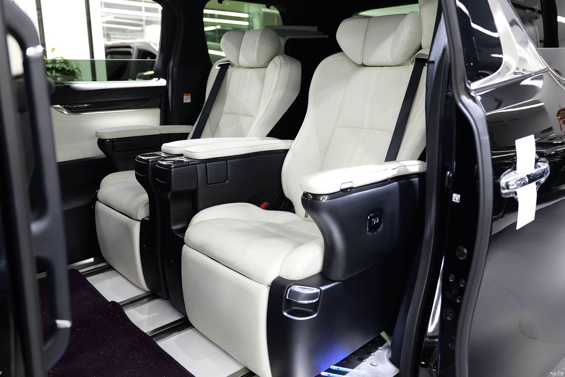 Lexus LM, 2023 9