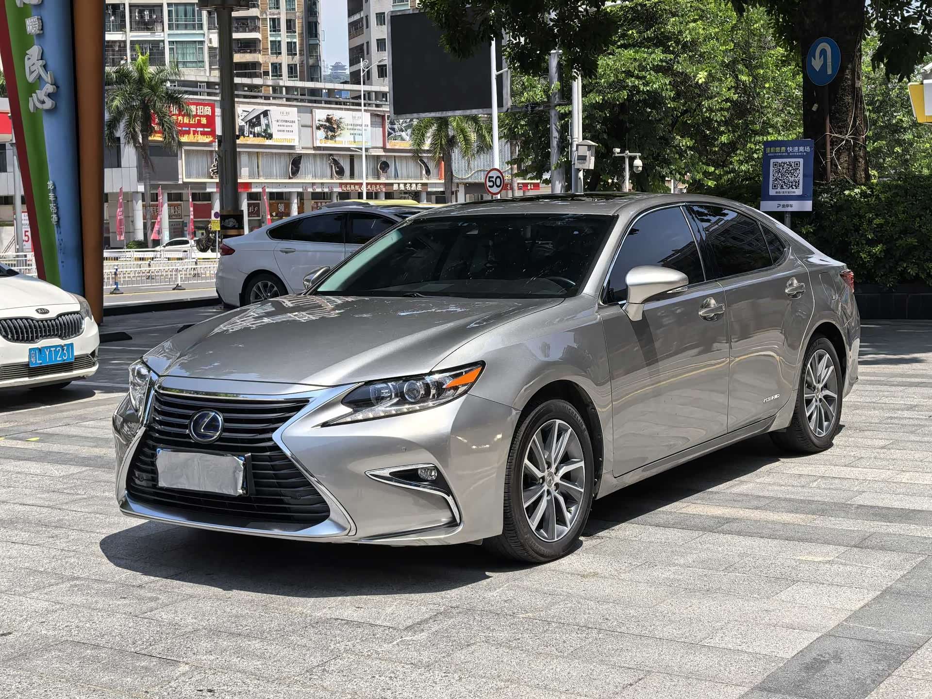 Lexus ES, 2017 1