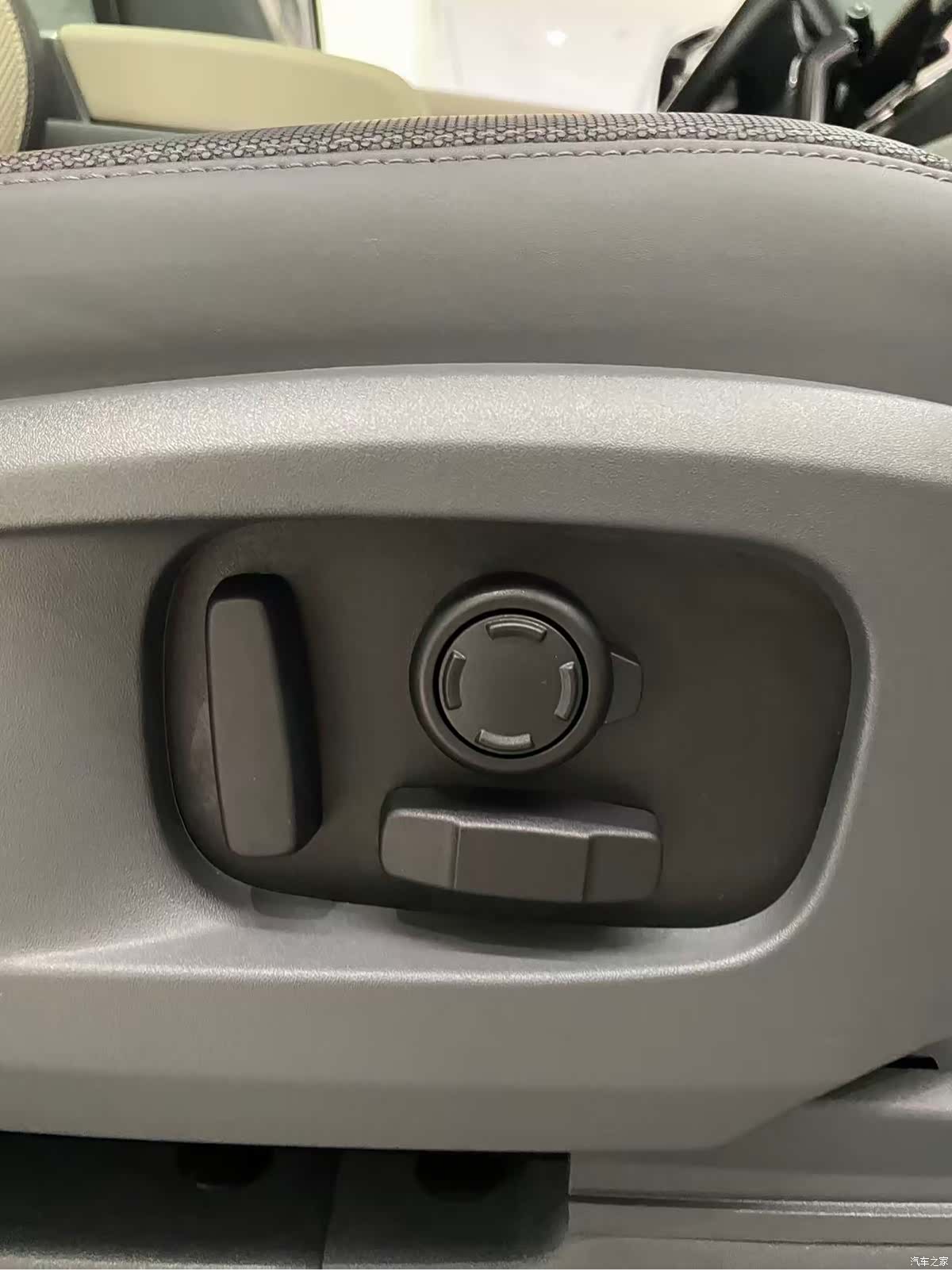 Land Rover Defender, 2023 11