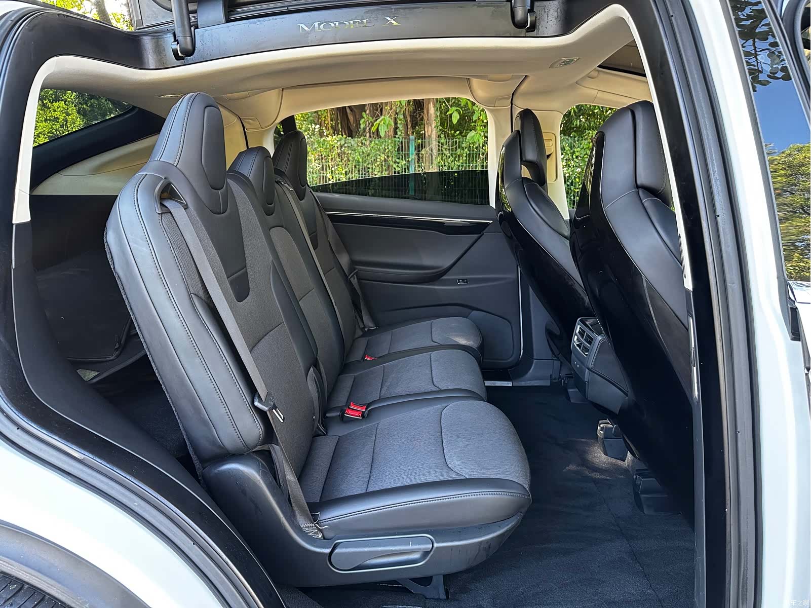 Tesla Model X, 2017 16