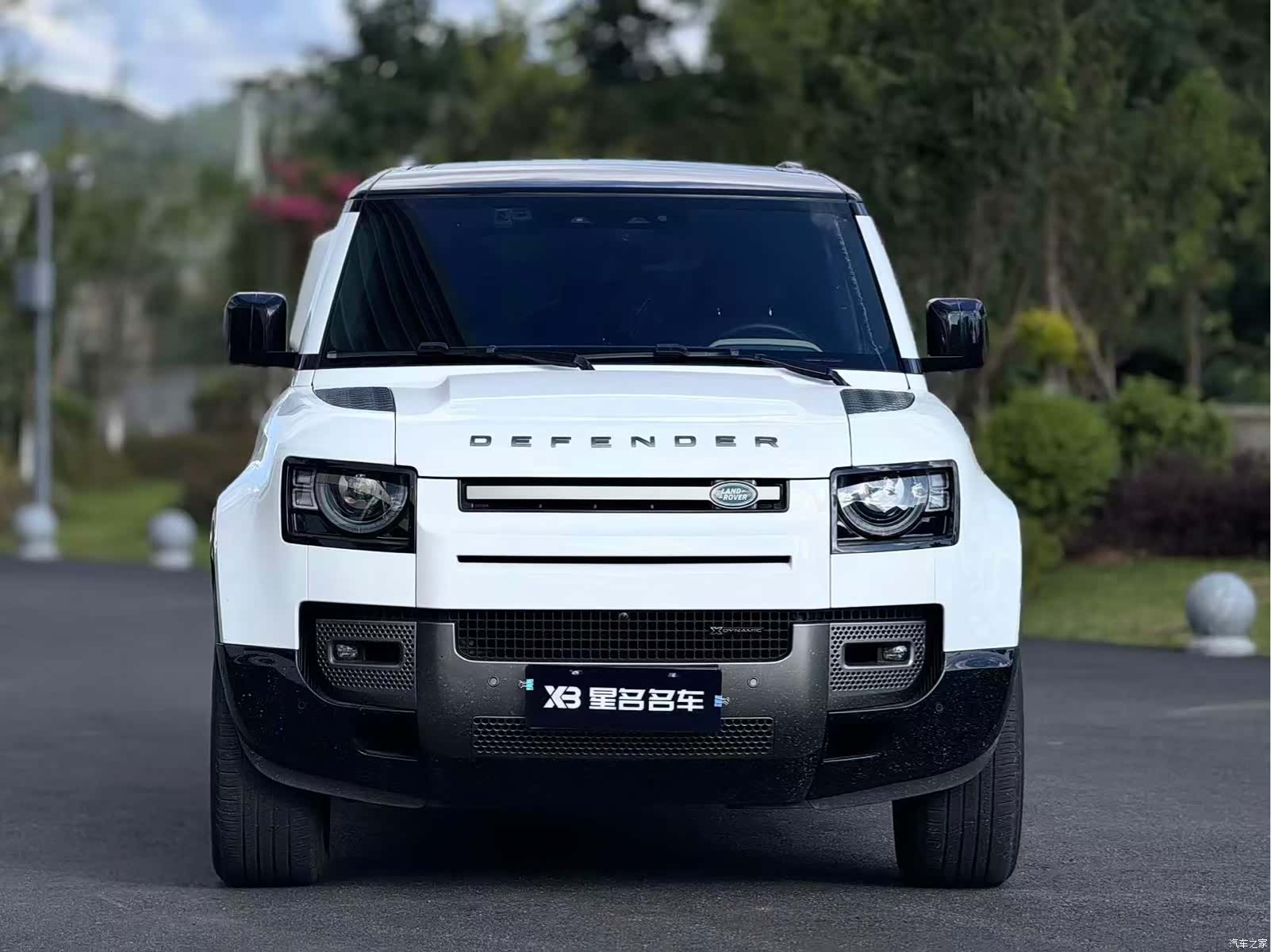 Land Rover Defender, 2023 3