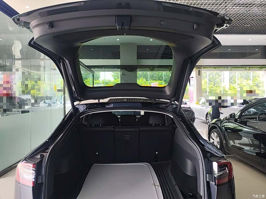 Tesla Model Y, 2024 19