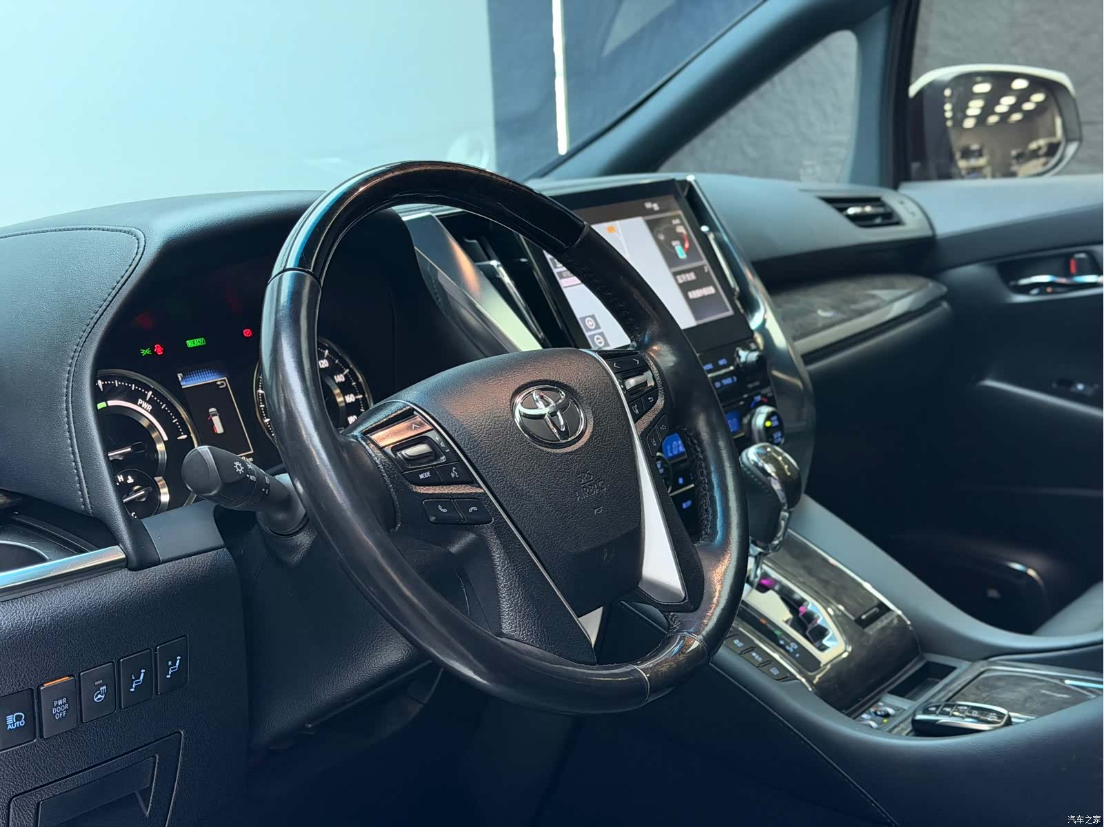 Toyota Vellfire, 2020 все фото