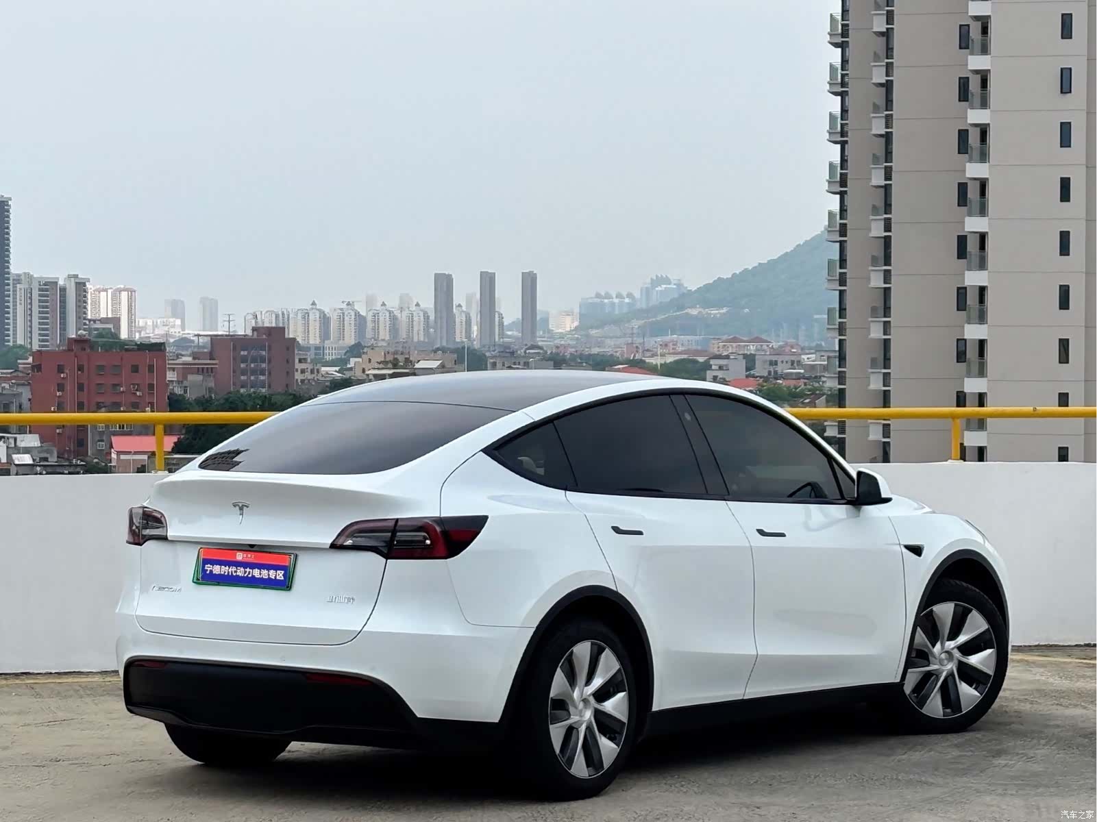 Tesla Model Y, 2023 10
