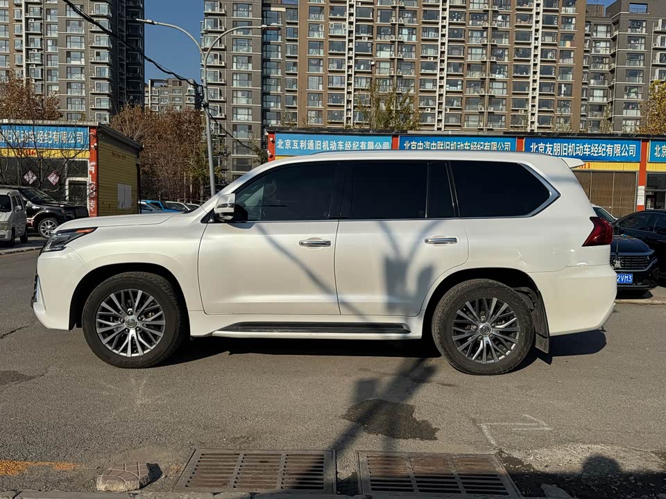 Lexus LX
