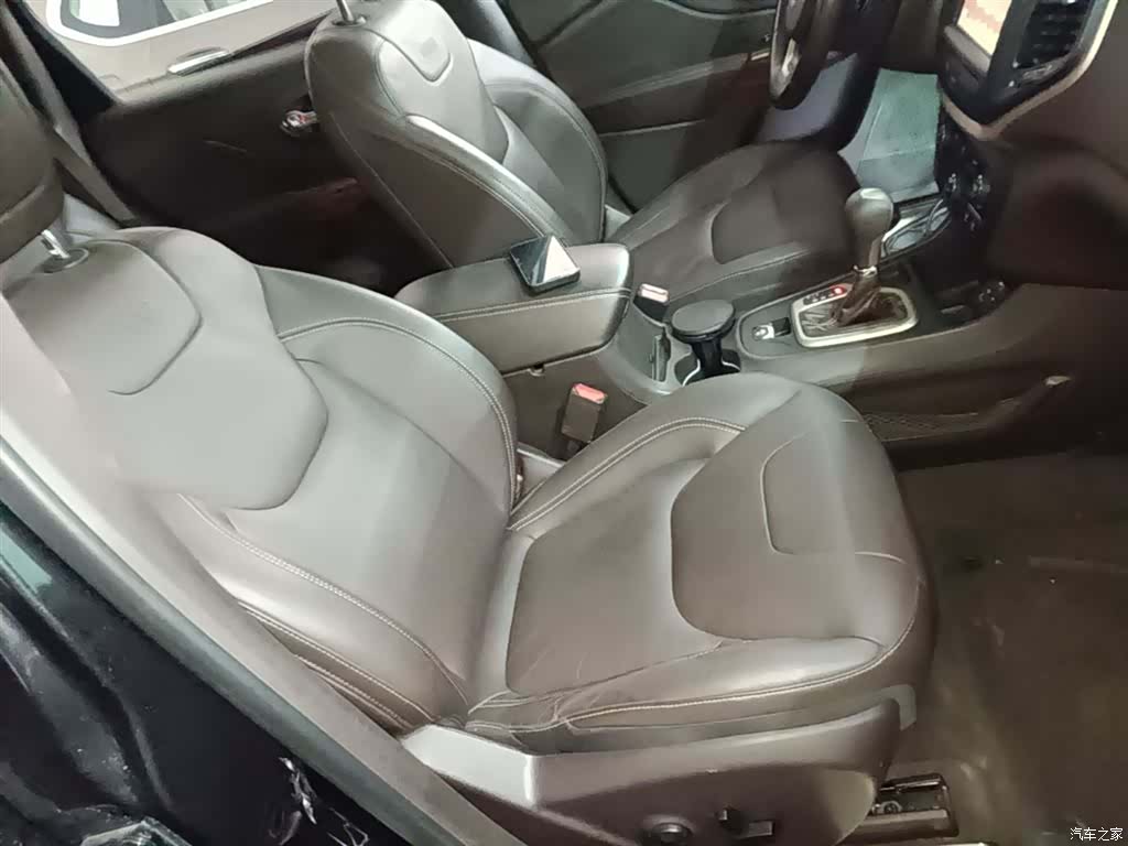 Jeep Cherokee, 2017 25
