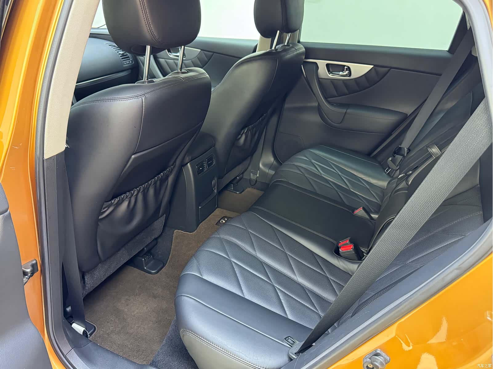 Infiniti FX35, 2011 17