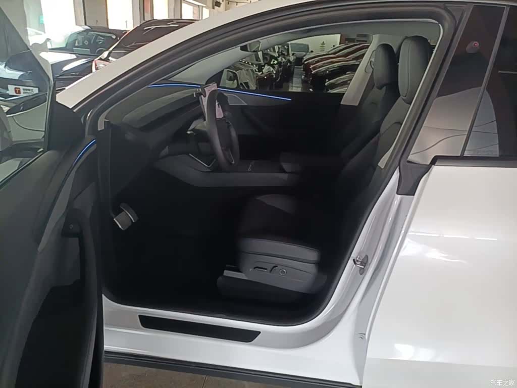 Tesla Model Y, 2025 16