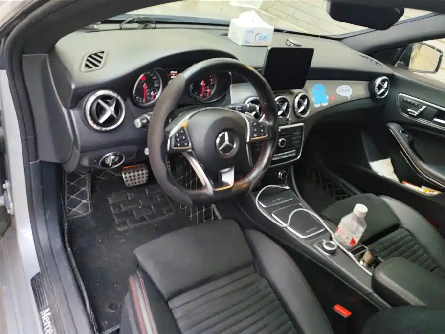Mercedes-Benz CLA Mercedes-Benz CLA