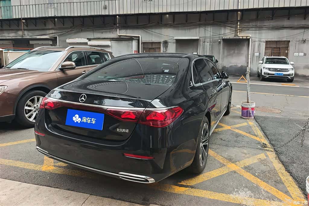 Mercedes-Benz E-Class, 2025 3