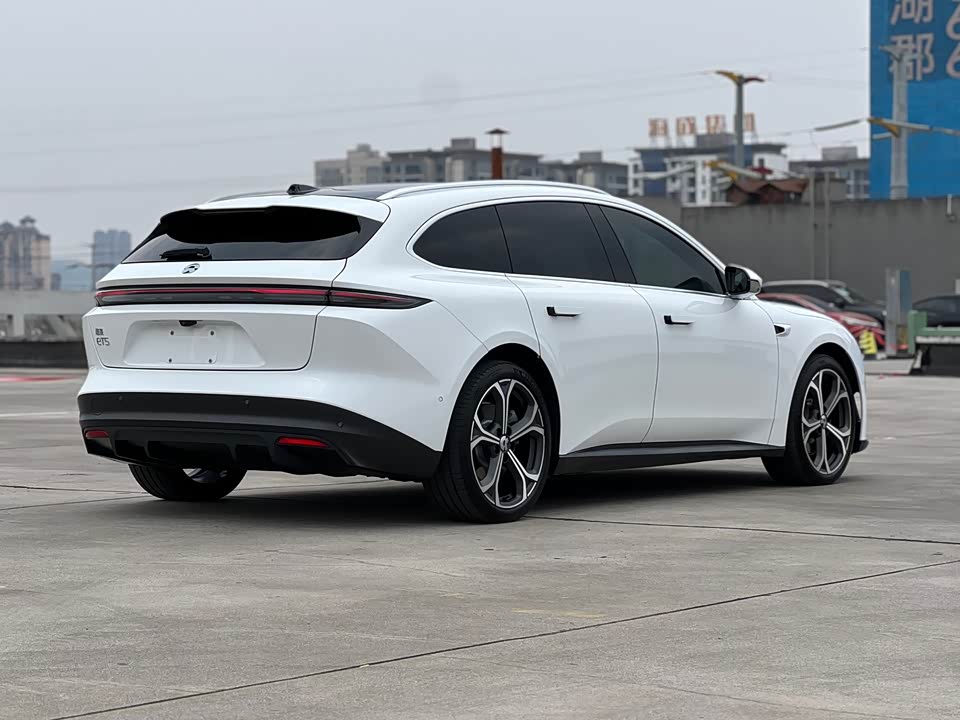 NIO ET5T