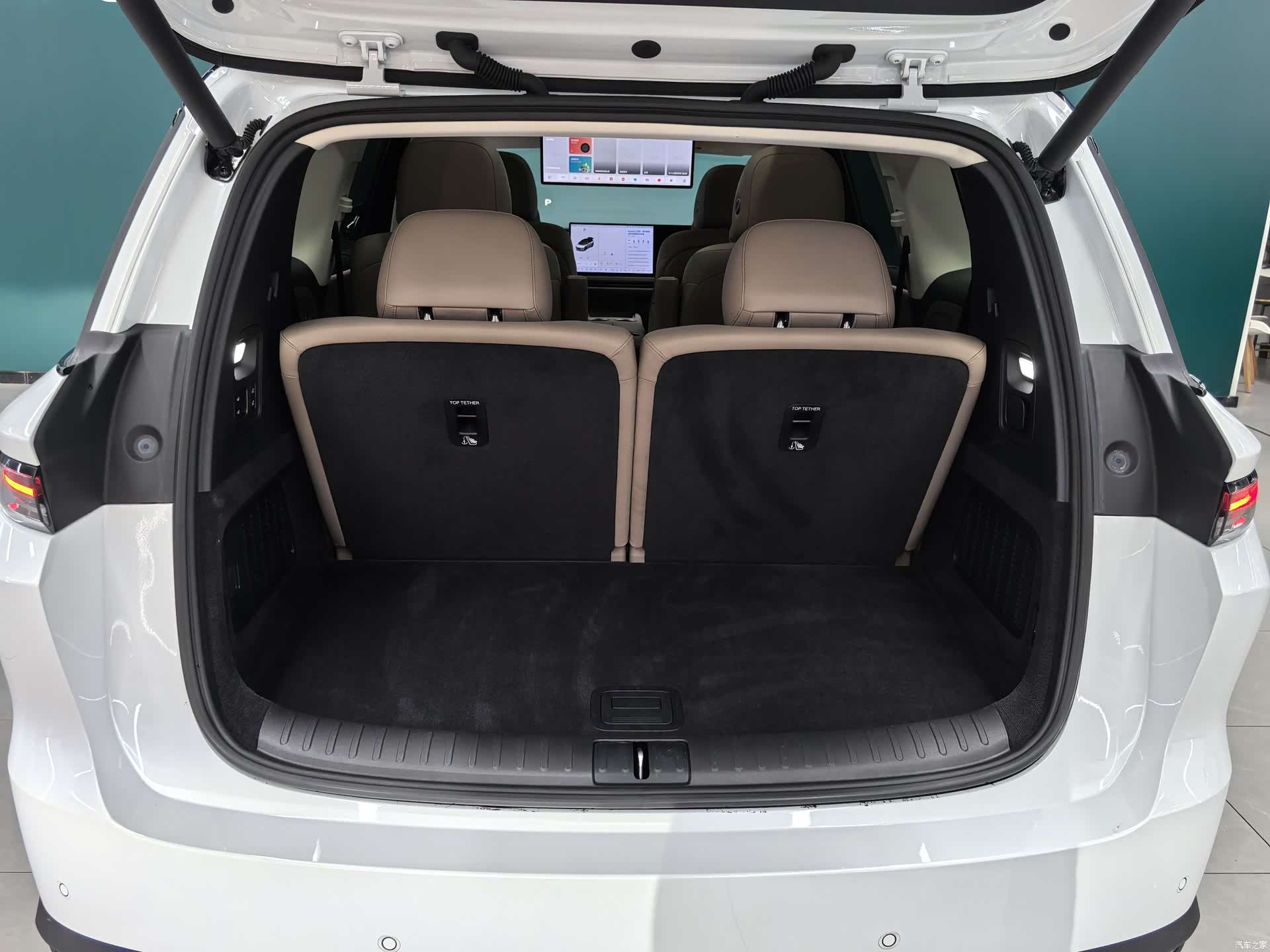 Li Auto i8, 2025 12