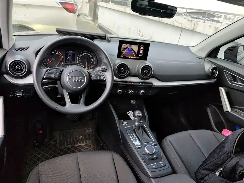 Audi Q2L