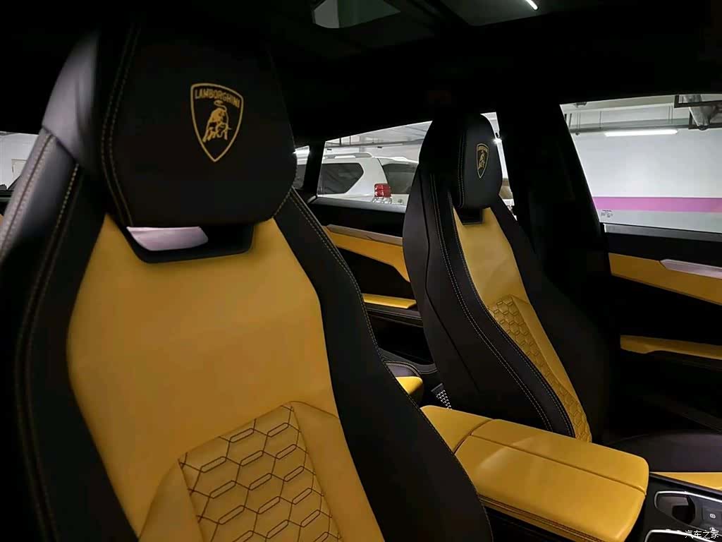 Lamborghini Urus, 2019 9