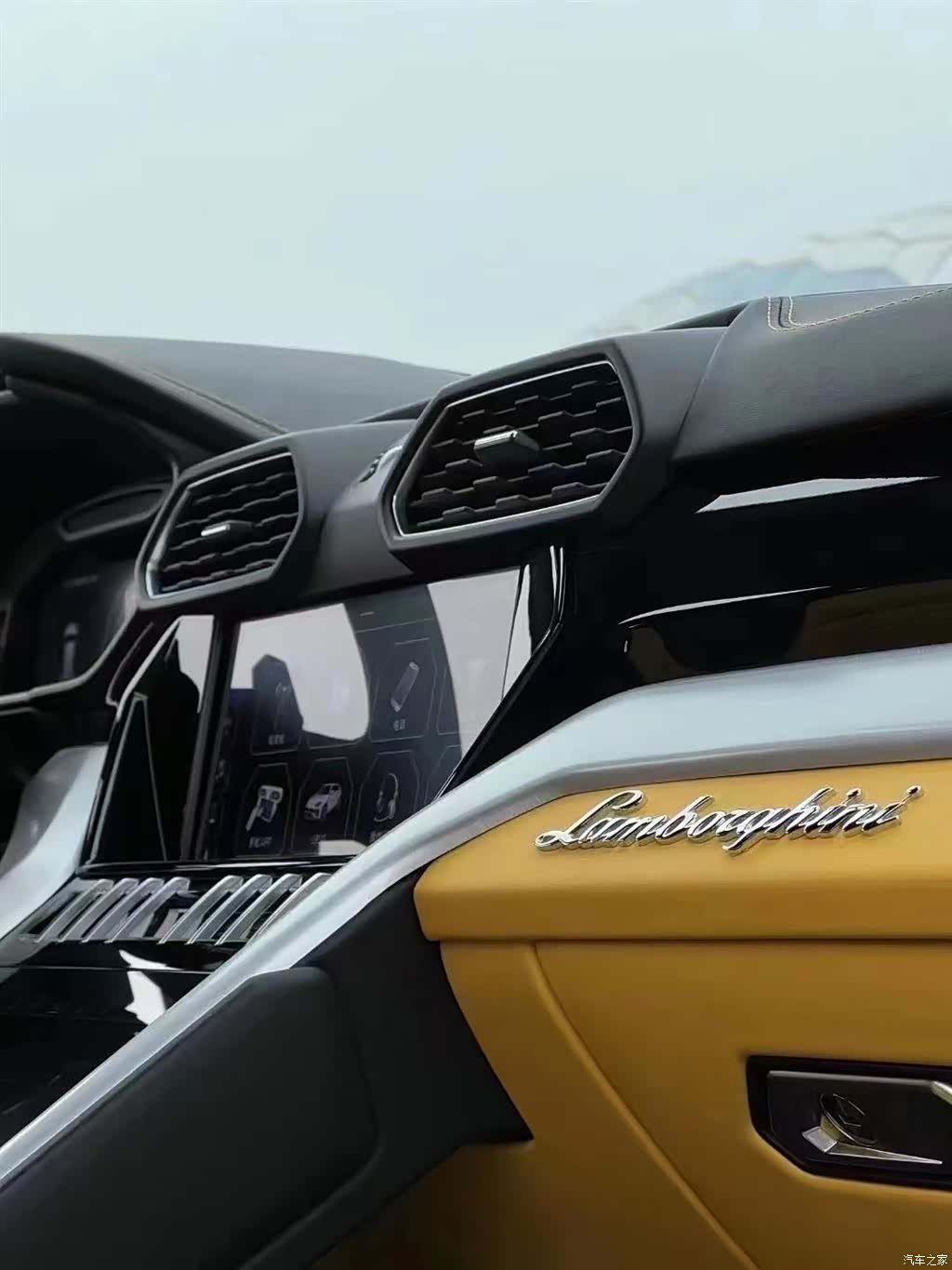 Lamborghini Urus, 2019 6