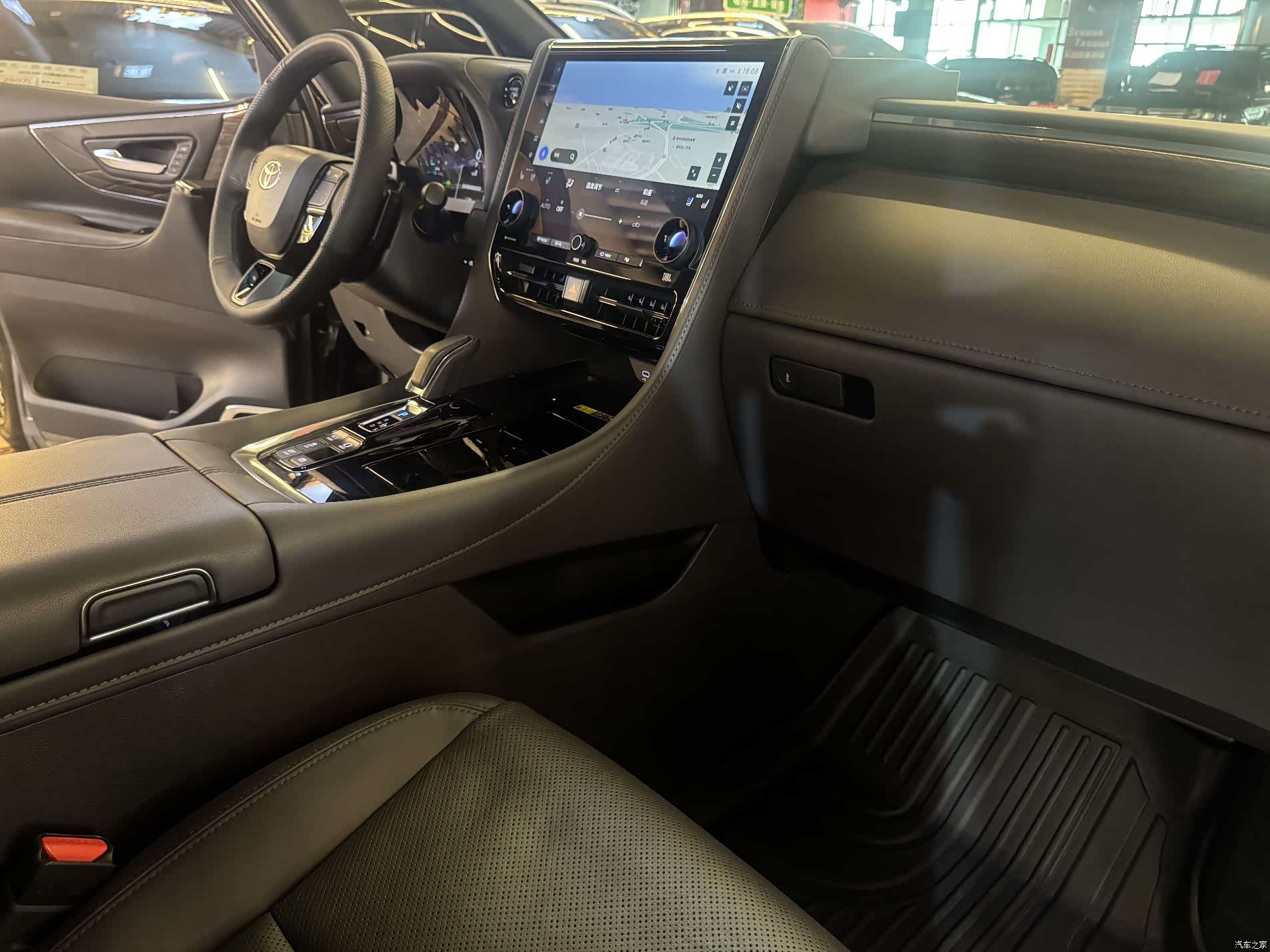 Toyota Alphard, 2024 13