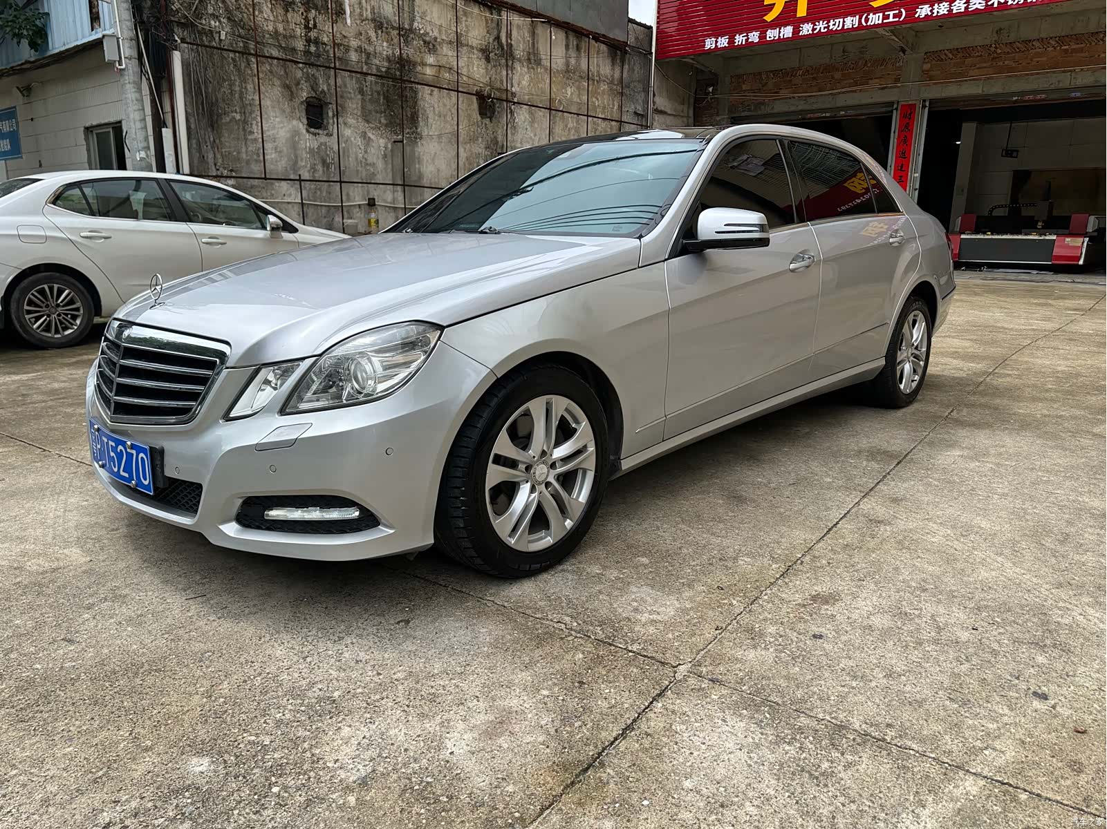 Mercedes-Benz E-Class, 2011 1