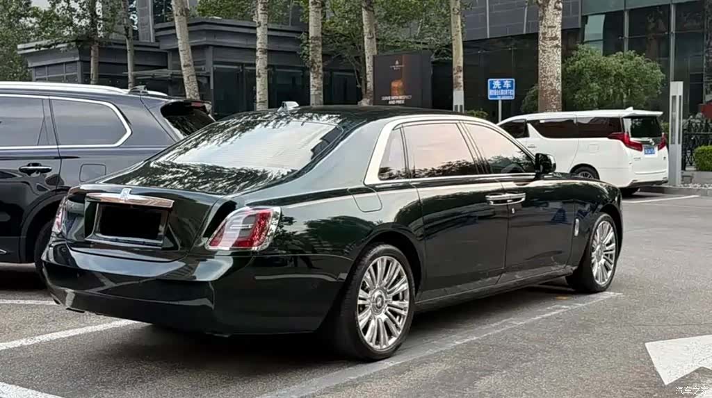 Rolls-Royce Ghost, 2022 4