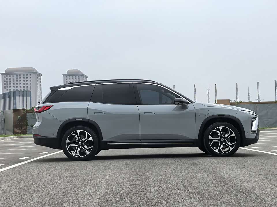 NIO ES8